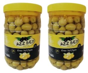 Kavanozda ezilmiş yeşil zeytin